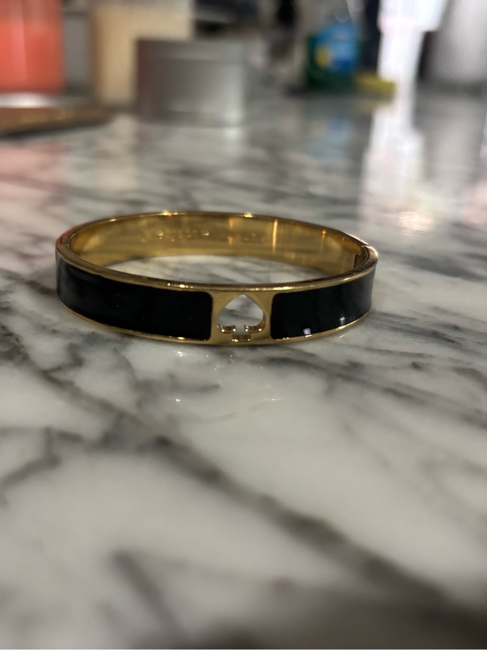 Kate Spade Black Enamel Gold Spade Hinged Bangle - Picture 1 of 8